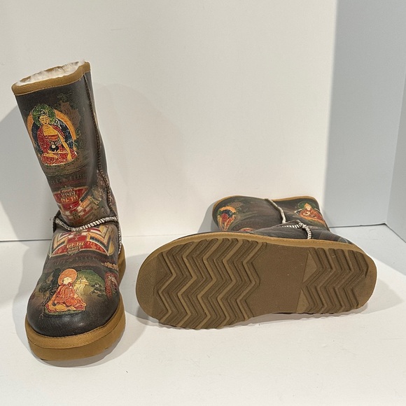 Vintage ICON Wearable Art Fleece-lined Boots - Picture 2 of 5